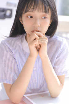 年轻的女学生在线观看
